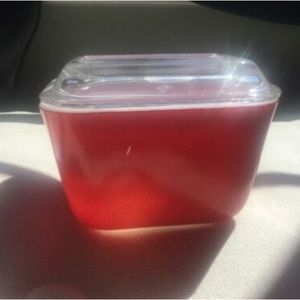 VINTAGE Pyrex 501 Ovenware 1.5 Cup Refridgerator Dish Christmas Red Clear Lid